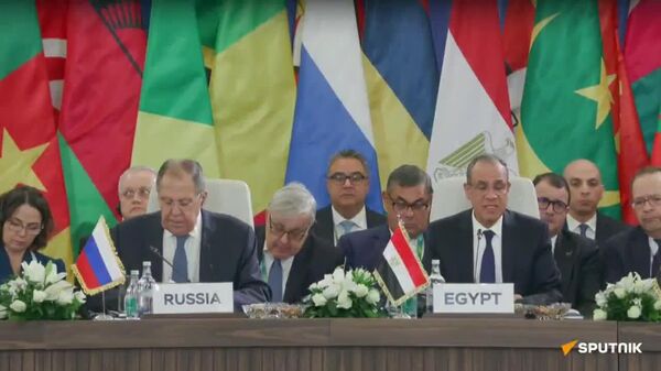 ሙሉ ቪዲዮውን ይመልከቱ | ላቭሮቭ እና የግብፅ የውጭ ጉዳይ ሚኒስትር አብደላቲ በሩሲያ እና አፍሪካ ፎረም የሚኒስትሮች ጉባኤ የመጀመሪያ ጠቅላላ ጉባኤ ላይ ያደረጉት ንግግር - Sputnik አፍሪካ
