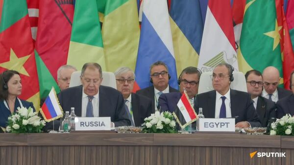 የዓለም ሕዳጣንን የሚወክሉ የተወሰኑ ሀገራት እንዲሁም ወታደራዊ እና የፖለቲካ ቡድኖች ቀጣናውን ወደ ግድየለሽ ግጭት ጂኦፖለቲካዊ ዘመቻዎች ለማስገባት የሚያደርጉት ጥረት ተቀባይነት የለውም ብለን እናምናለን ላቭሮቭ - Sputnik አፍሪካ