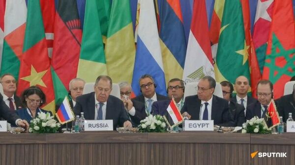 ከ65 ዓመታት በፊት እንደነበረው ሁሉ፣ በራሳቸው ጥረት በመተማመን ሉዓላዊነታቸውን ሲያረጋግጡ የጓደኞቻችን ታማኝ አጋር ነን ላቭሮቭ - Sputnik አፍሪካ