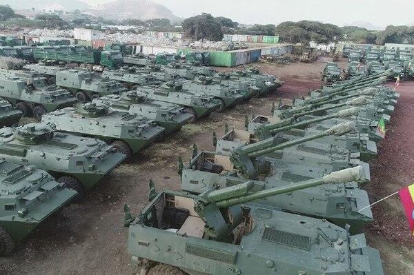 🪖 ከተጣሉበት በማንሳት በራስ አቅም ተሻሽለው ወደ ኃይል የገቡት ትጥቆች የተቋሙን የውጊያ አቅም በከፍተኛ ሁኔታ ይጨምራሉ –ፊልድ ማርሻል ብርሀኑ ጁላ - Sputnik አፍሪካ