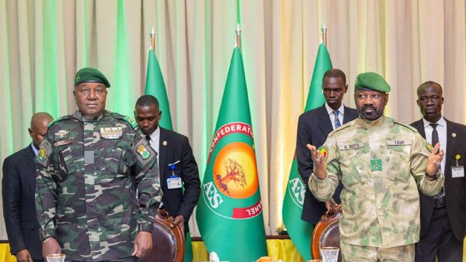 ጄኔራል አሲሚ ጎይታ ለከፍተኛ ባለሥልጣናት እና ለሳኅል ጥምረት ልዑካን የክብር እራት አዘጋጁ ጄኔራል አሲሚ ጎይታ ለከፍተኛ ባለሥልጣናት እና ለሳኅል ጥምረት ልዑካን የክብር እራት አዘጋጁ - Sputnik አፍሪካ, 1920, 23.12.2025