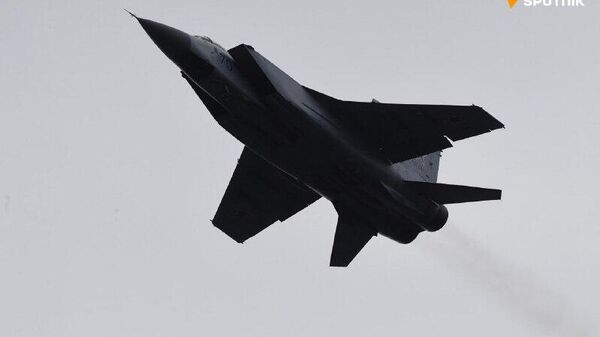 ሩሲያ በዩክሬን ወታደራዊ ኢንዱስትሪያዎች እና የኃይል ተቋማት ላይ ኪንዛል ሃይፐርሶኒክ ሚሳኤሎች ያካተተ መጠነ ሰፊ ድብደባ ፈጸመች - የመከላከያ ሚኒስቴር - Sputnik አፍሪካ