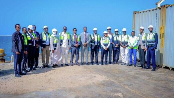 የኢትዮጵያ ልዑክ ከሶማሊላንድ ጋር የንግግድ ትስስር የማጠናከር ዓላማ ያነገበ ጉብኝት በበርበራ ወደብ አደረገ - Sputnik አፍሪካ