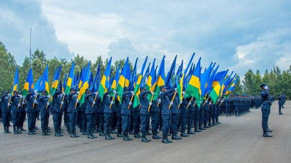 የሩዋንዳ ብሔራዊ ፖሊስ ሥነ-ምግባርና ታታሪነት ላይ አፅዕኖት በመስጠት 1 ሺህ 903 ሠልጣኞችን አስመረቀ - Sputnik አፍሪካ