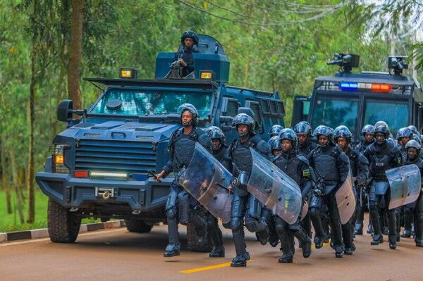 የሩዋንዳ ብሔራዊ ፖሊስ ሥነ-ምግባርና ታታሪነት ላይ አፅዕኖት በመስጠት 1 ሺህ 903 ሠልጣኞችን አስመረቀ - Sputnik አፍሪካ