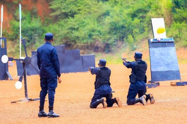 የሩዋንዳ ብሔራዊ ፖሊስ ሥነ-ምግባርና ታታሪነት ላይ አፅዕኖት በመስጠት 1 ሺህ 903 ሠልጣኞችን አስመረቀ - Sputnik አፍሪካ