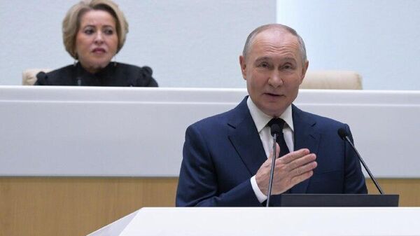 ፑቲን የፌዴሬሽን ምክር ቤቱ የልዩ ወታደራዊ ዘመቻ ጀግኖችን እና ቤተሰቦቻቸውን በመደገፍ ረገድ ላከናወነው ሥራ አመሠገኑ - Sputnik አፍሪካ