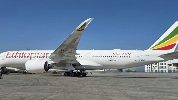 የኢትዮጵያ አየር መንገድ የአውሮፕላን ጥገና ክፍል በአፍሪካ ለመጀመሪያ ግዜ በሁለት የA350-900 አውሮፕላኖቹ ላይ ሙሉ የቀለም ቅየራ እና ቅብ በተሳካ ሁኔታ አካሄደ - Sputnik አፍሪካ