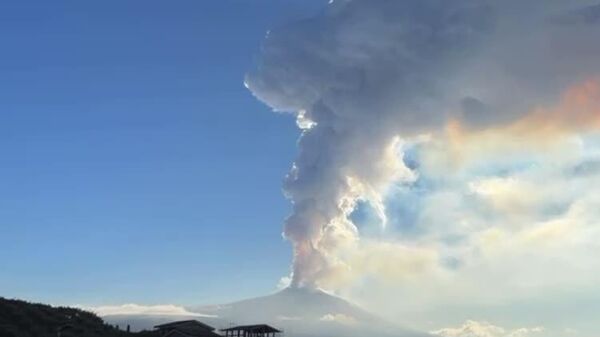 #viral | የኤትና ተራራ እሳተ ጎመራ አዲስ እንቅሰቃሴ አሳየ - Sputnik አፍሪካ