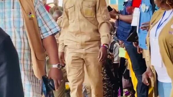 ተሰናባቹ ፕሬዝዳንት ፋውስቲን-አርሻንዥ ቱዋዴራ በማዕከላዊ አፍሪካ ሪፐብሊክ ፕሬዝዳንታዊ ምርጫ ድምጽ ሰጡ - Sputnik አፍሪካ