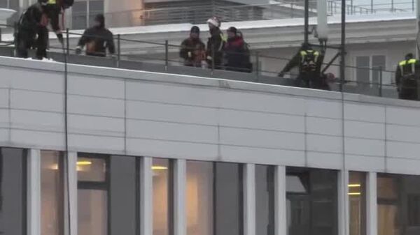 #viral | በሩሲያ ሆስፒታል የሚገኙ ሕጻናትን ለማስደሰት በገመድ ተንጠላጥለው የወረዱት የገና አባቶች - Sputnik አፍሪካ