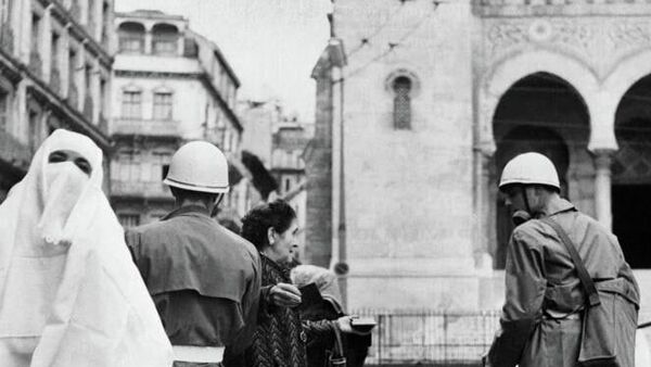 የአልጄሪያ መንግሥት የፈረንሳይን የቅኝ ግዛት ታሪክ በወንጀል በመፈረጅ “ ትልቅ ብርታት አሳይቷል” - ባለሙያ - Sputnik አፍሪካ