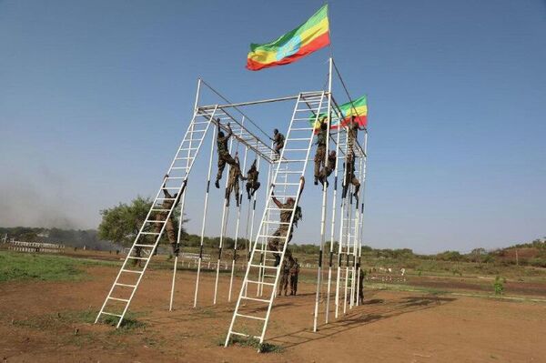 የኢትዮጵያ መከላከያ ሠራዊት የልዩ ዘመቻዎች ዕዝ ማሠልጠኛ ማዕከል መሠረታዊ ምልምል ወታደሮች አስመረቀ የኢትዮጵያ መከላከያ ሠራዊት የልዩ ዘመቻዎች ዕዝ ማሠልጠኛ ማዕከል መሠረታዊ ምልምል ወታደሮች አስመረቀ - Sputnik አፍሪካ