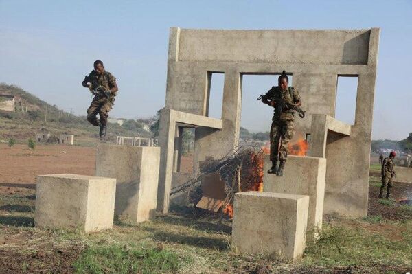 የኢትዮጵያ መከላከያ ሠራዊት የልዩ ዘመቻዎች ዕዝ ማሠልጠኛ ማዕከል መሠረታዊ ምልምል ወታደሮች አስመረቀ የኢትዮጵያ መከላከያ ሠራዊት የልዩ ዘመቻዎች ዕዝ ማሠልጠኛ ማዕከል መሠረታዊ ምልምል ወታደሮች አስመረቀ - Sputnik አፍሪካ