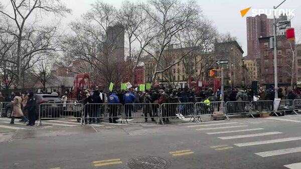 በማዱሮ ላይ የቀረቡ ክሶች ከመነበባቸው በፊት ከኒውዮርክ ፍርድ ቤት ውጭ ያለው ድባብ - Sputnik አፍሪካ