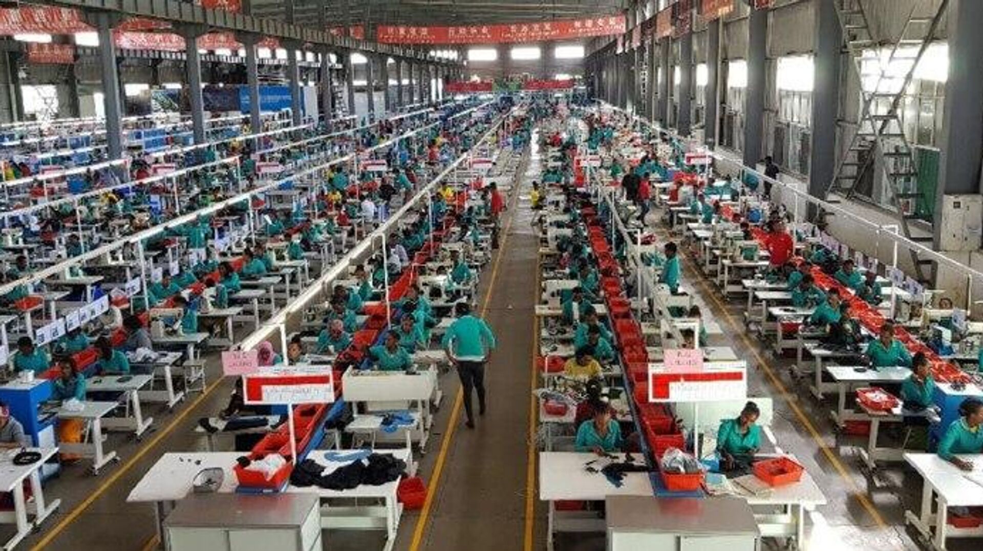 ለኢንዱስትሪ ፓርኮች የሚቀርበው የሀገር ውስጥ ግብዓት ከ5 በመቶ እንደማይበልጥ ተገለፀ ለኢንዱስትሪ ፓርኮች የሚቀርበው የሀገር ውስጥ ግብዓት ከ5 በመቶ እንደማይበልጥ ተገለፀ - Sputnik አፍሪካ, 1920, 06.01.2026