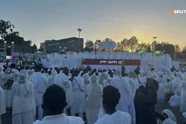 የአእላፋት ዝማሬ መርኃ-ግብር በአዲስ አበባ መስቀል አደባባይ ተካሄደ የአእላፋት ዝማሬ መርኃ-ግብር በአዲስ አበባ መስቀል አደባባይ ተካሄደ - Sputnik አፍሪካ