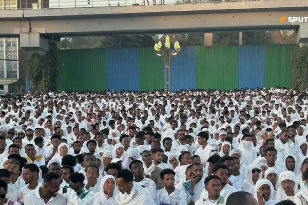 የአእላፋት ዝማሬ መርኃ-ግብር በአዲስ አበባ መስቀል አደባባይ ተካሄደ የአእላፋት ዝማሬ መርኃ-ግብር በአዲስ አበባ መስቀል አደባባይ ተካሄደ - Sputnik አፍሪካ