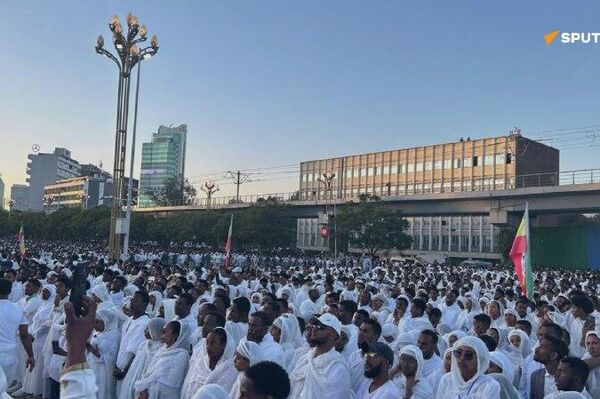 የአእላፋት ዝማሬ መርኃ-ግብር በአዲስ አበባ መስቀል አደባባይ ተካሄደ የአእላፋት ዝማሬ መርኃ-ግብር በአዲስ አበባ መስቀል አደባባይ ተካሄደ - Sputnik አፍሪካ