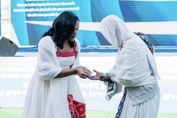 ዐቢይ አሕመድ በቤተሰብ ደረጃ ለ150 ዜጎች የተዘጋጀውን የቱሉ አራራ የተቀናጀ ሞዴል መንደርን በይፋ መረቁ - Sputnik አፍሪካ