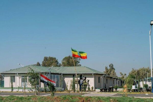 ዐቢይ አሕመድ በቤተሰብ ደረጃ ለ150 ዜጎች የተዘጋጀውን የቱሉ አራራ የተቀናጀ ሞዴል መንደርን በይፋ መረቁ - Sputnik አፍሪካ