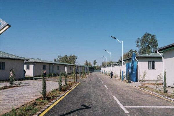 ዐቢይ አሕመድ በቤተሰብ ደረጃ ለ150 ዜጎች የተዘጋጀውን የቱሉ አራራ የተቀናጀ ሞዴል መንደርን በይፋ መረቁ - Sputnik አፍሪካ