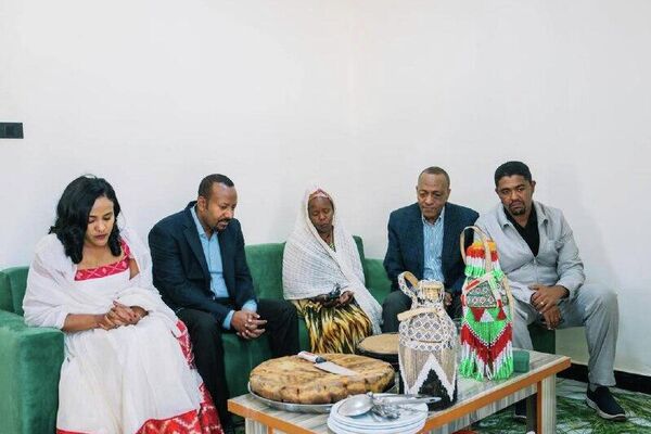 ዐቢይ አሕመድ በቤተሰብ ደረጃ ለ150 ዜጎች የተዘጋጀውን የቱሉ አራራ የተቀናጀ ሞዴል መንደርን በይፋ መረቁ - Sputnik አፍሪካ