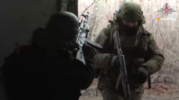 የሩሲያ የጥቃት ቡድኖች የከተማ ውጊያ ክህሎታቸውን እያሳደጉ መሆኑን የመከላከያ ሚኒስቴር አስታወቀ - Sputnik አፍሪካ