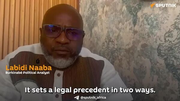 የአልጄሪያ የፀረ-ቅኝ አገዛዝ ሕግ ሌሎች የአፍሪካ ሀገራትም ሊከተሉት የሚገባ ‘ደፋር ፖለቲካዊ እርምጃ’ ነው - የቡርኪናፋሶ ተንታኝ - Sputnik አፍሪካ