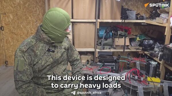 የሩሲያ ወታደሮች ከማረኩት የሰው አልባ አውሮፕላን አካላት 'ስብርባሪ' የከባድ-ጭነት አቅርቦት ድሮን ሠሩ - Sputnik አፍሪካ