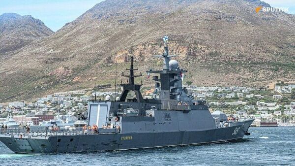 የብሪክስ የባሕር ኃይሎች ልምምድ ከዚህ በኋላ ዓለም አቀፍ ደህንነት በጥቂት ኃይሎች ብቻ እንደማይቀረጽ ያሳያል – ባለሙያ - Sputnik አፍሪካ