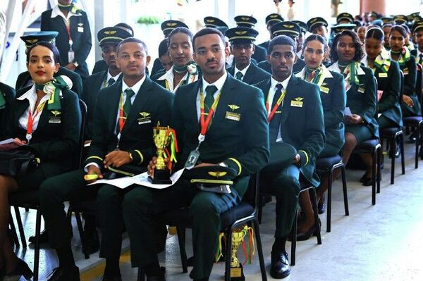 የኢትዮጵያ አቪዬሽን ዩኒቨርሲቲ ከ12 ሀገራት የተውጣጡ 457 የአቪዬሽን ባለሙያዎችን አስመረቀ - Sputnik አፍሪካ