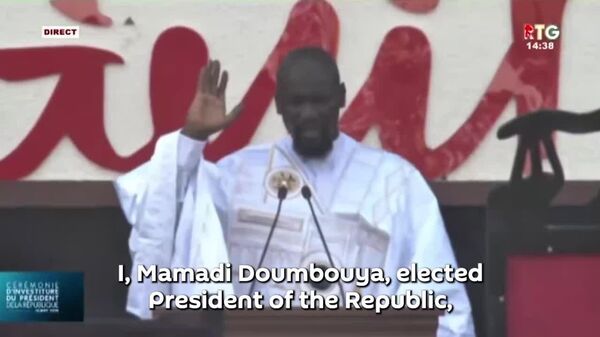 የጊኒ ሽግግር ጊዜ አብቅቷል - ማማዲ ዱምቦያ በይፋ ፕሬዚዳንታዊ ቃለ መኃላቸውን ፈፀሙ - Sputnik አፍሪካ