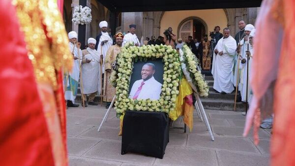 የአርቲስት ነጻነት ወርቅነህ ሥርዓተ ቀብር ተፈጸመ - Sputnik አፍሪካ