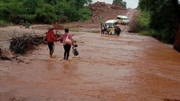 ደቡብ አፍሪካ በደርዘን ለሚቆጠሩ ሰዎች ሞት ምክንያት የሆነውን የጎርፍ አደጋ ተከትሎ ብሔራዊ የአደጋ ጊዜ አወጀች - Sputnik አፍሪካ