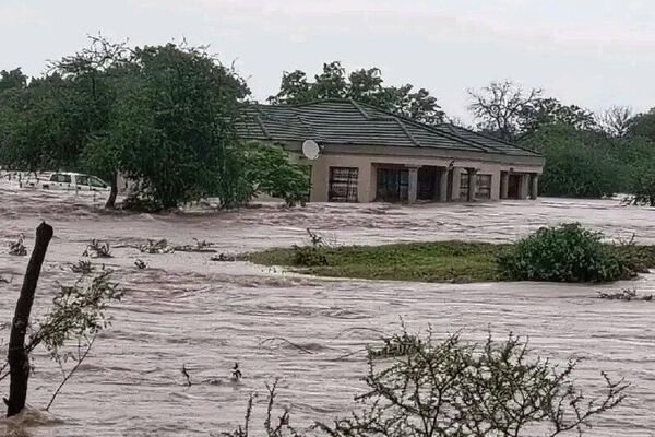 ደቡብ አፍሪካ በደርዘን ለሚቆጠሩ ሰዎች ሞት ምክንያት የሆነውን የጎርፍ አደጋ ተከትሎ ብሔራዊ የአደጋ ጊዜ አወጀች - Sputnik አፍሪካ