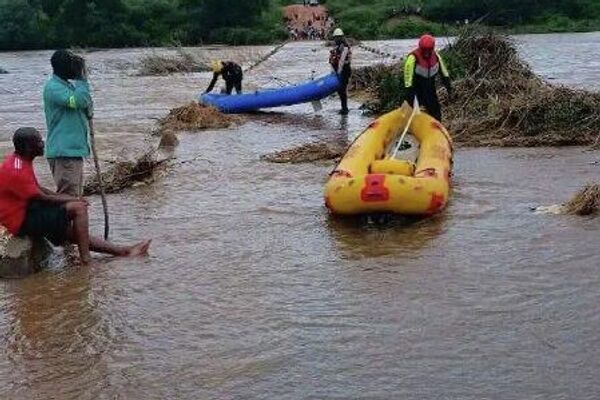 ደቡብ አፍሪካ በደርዘን ለሚቆጠሩ ሰዎች ሞት ምክንያት የሆነውን የጎርፍ አደጋ ተከትሎ ብሔራዊ የአደጋ ጊዜ አወጀች - Sputnik አፍሪካ