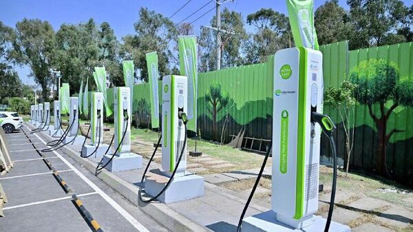 1,050 የባትሪ መሙያ ጣቢያዎች ከአዲስ አበባ ውጪ እንደሚገነቡ የትራንስፖርት እና ሎጀስቲክስ ሚኒስቴር አስታወቀ - Sputnik አፍሪካ