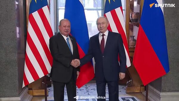 ፕሬዚዳንት ፑቲን በሩሲያ የግል ጉብኝት እያደርጉ ያሉትን የማሌዥያ ንጉሥ ሱልጣን ኢብራሂምን ተቀብለው አነጋገሩ - Sputnik አፍሪካ