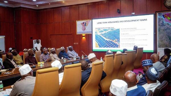 የናይጄሪያ ኒጀር ክልል ከእስልምና ልማት ባንክ ጋር በመተባበር ከሰሃራ በታች የመጀመሪያውን የፀሐይ ኃይል ማመንጫ ፕሮጀክት ሊገነባ ነው - Sputnik አፍሪካ