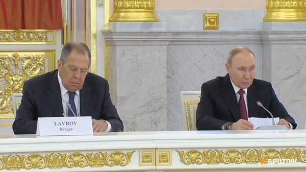 ሩሲያ፣ አሜሪካ እና ዩክሬን በአቡ ዳቢ ለሚያካሂዱት የሦስትዮሽ ንግግር የተባበሩት አረብ ኤምሬቶች ለምታደርገው መስተንግዶ ሞስኮ ምስጋና ታቀርባለች - ፑቲን - Sputnik አፍሪካ