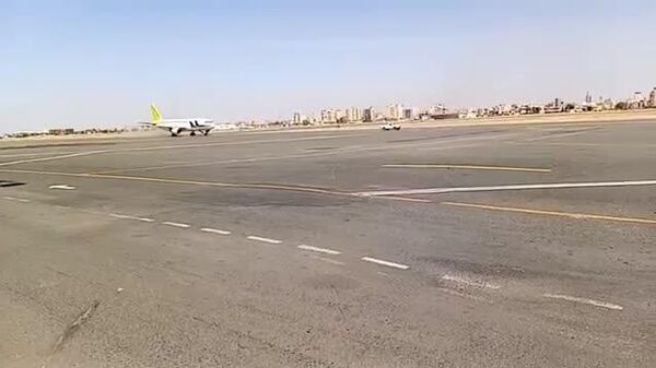 የካርቱም አውሮፕላን ማረፊያ የሱዳን የእርስ በርስ ጦርነት ከተቀሰቀሰ ወዲህ ሁለተኛውን የንግድ በረራ አስተናገደ - Sputnik አፍሪካ