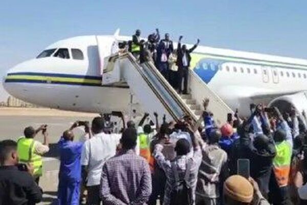 የካርቱም አውሮፕላን ማረፊያ የሱዳን የእርስ በርስ ጦርነት ከተቀሰቀሰ ወዲህ ሁለተኛውን የንግድ በረራ አስተናገደ የካርቱም አውሮፕላን ማረፊያ የሱዳን የእርስ በርስ ጦርነት ከተቀሰቀሰ ወዲህ ሁለተኛውን የንግድ በረራ አስተናገደ - Sputnik አፍሪካ