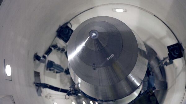 በአሜሪካ ሰሜን ዳኮታ በሚገኘው በሚኖት አየር ኃይል ማዕከል በሚገኝ የስልጠና ማስወንጨፊያ ቱቦ ውስጥ የማይንቀሳቀስ ሚኒትማን 3 ሚሳኤል  - Sputnik አፍሪካ