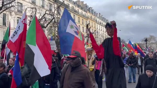 ኔቶ ከአፍሪካ እንዲወጣ የሚጠይቅ፣ ለጭቁን ሕዝቦች ድጋፍ የሚሰጥ ሰልፍ በፓሪስ ተካሄደ - Sputnik አፍሪካ