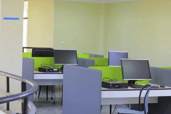 የመከላከያ ሠራዊት ማዕከላዊ ዕዝ ሰማዕታቱን ለመዘከር በ70 ሚሊየን ብር ወጪ ያስገነባውን ዲጂታል ቤተ-መጻሕፍት አስመረቀ - Sputnik አፍሪካ