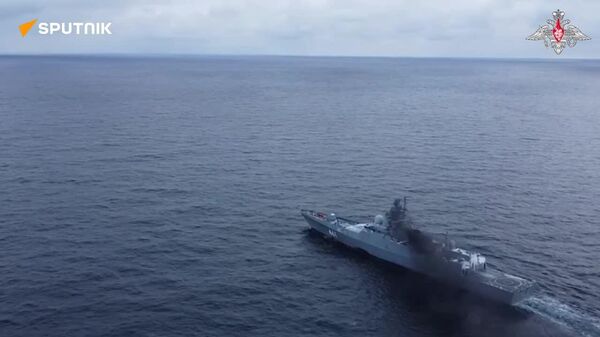 የሩሲያ 'አድሚራል ካሳቶኖቭ' የጦር መርከብ በባሬንትስ ባሕር የጥይት የተኩስ ልምምድ አከናወነች - መከላከያ ሚኒስቴር - Sputnik አፍሪካ