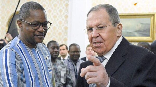 የሩሲያ እና ቡርኪናፋሶ ወታደራዊ ኃይሎች ግንኙነት ለብዙዎች ሞዴል መሆን የሚችል ነው - ላቭሮቭ - Sputnik አፍሪካ