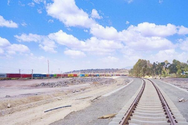 ኢትዮጵያ የጉዞ ጥራትና ደህንነት ለማሻሻል ከሰበታ እስከ ናጋድ ጅቡቲ ያለውን የባቡር መስመር ጥገና እያደረገች መሆኑን አስታወቀች - Sputnik አፍሪካ