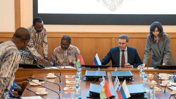 ሩሲያ እና ቡርኪና ፋሶ የሳይንስ እና የትምህርት ትብብራቸውን ለማሳደግ ሁለት ስምምነቶችን ተፈራረሙ - Sputnik አፍሪካ